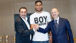 Donnarumma a semnat și a pus capăt "telenovelei" verii! Detaliile contractului: clauza imensă de reziliere, salariul fabulos și dorința specială a portarului