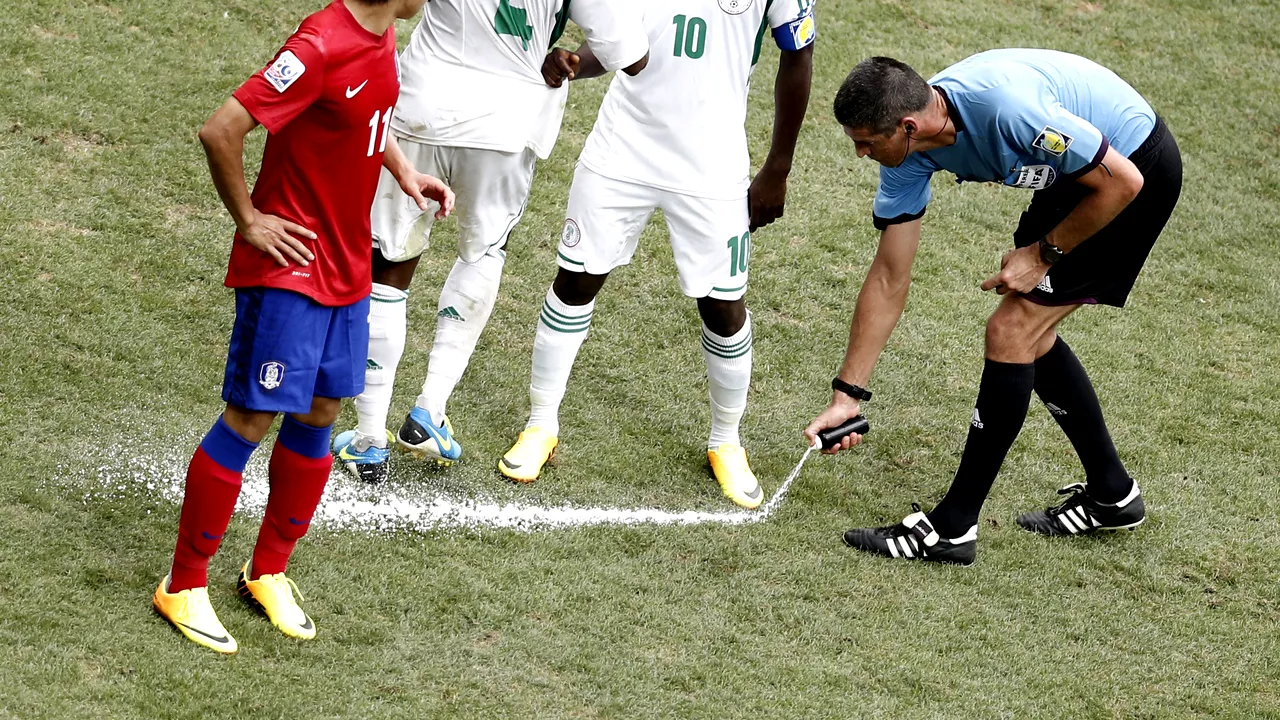 CM al cluburilor: FIFA a autorizat folosirea unui spray cu spumă temporară, în ajutorul arbitrilor