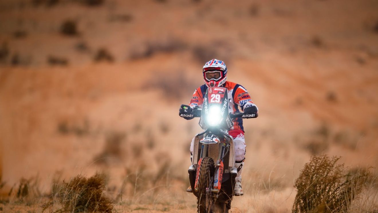 Cum arată pneurile motocicletei lui Emanuel Gyenes după o etapă dură în Raliul Dakar 2021. Sătmăreanul s-a clasat pe locul 35 la sfârșitul rundei a 7-a