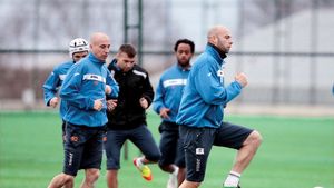 "Fiară" între "elefanți"!** Lăcătuș antrenează la Târgu Mureș o echipă cu media de vârstă de 29,09 ani