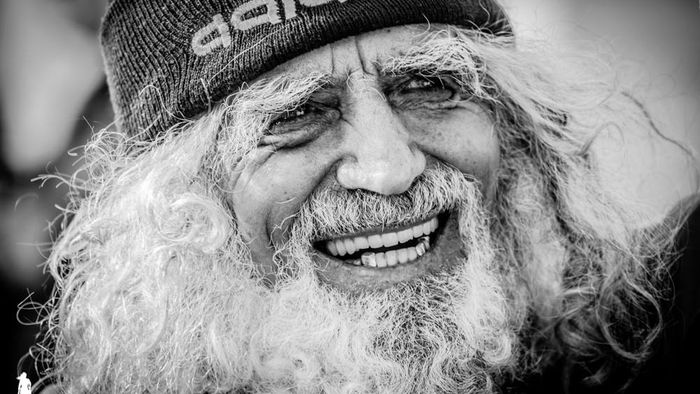 VIDEO | Nu există "prea bătrân". Gheorghe Moșion, omul care a inspirat mii de alergători din România, s-a oprit la 82 de ani. A început sportul la 52 de ani ca să scape de tuberculoză, a terminat sute de curse și a sfârșit lovit de o motocicletă în timp ce se antrena