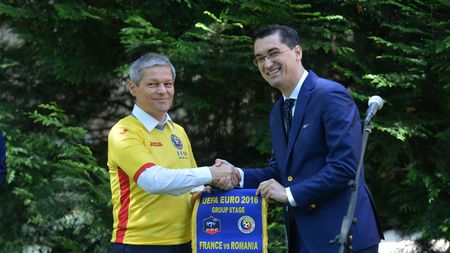 Declarații curioase făcute de Dacian Cioloș: "Eu sper și cred că naționala României va fi superioară Franței!" Premierul va asista la meciul de deschidere