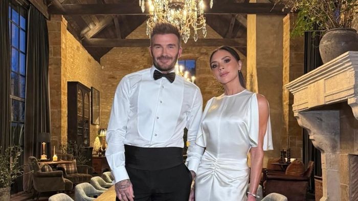 Mega-conacul de 60.000.000 de dolari al lui David Beckham şi al Victoriei Beckham are o terasă spectactuloasă, 9 dormitoare şi un spa ultra luxury
