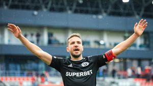 Alex Chipciu, la meciul 300 în Superliga. Secretele longevității, meciurile care îl „bântuie” și marele privilegiu. „Dacă nu făceam asta mai jucam 20 de meciuri în națională. Dar nu te ajută deloc să fii nemulțumit. Totul e ce trăiești pe moment”. INTERVIU EXCLUSIV