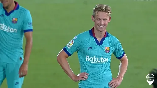 Faza zilei în Spania! Un spectator a pătruns pe teren la Mallorca – Barcelona, deși meciul s-a jucat cu porțile închise: „Era un fan virtual!” :) FOTO