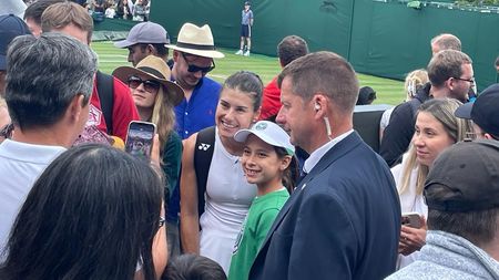CORESPONDENȚĂ DE LA WIMBLEDON | Sorana Cîrstea, interviu emoționant despre tatăl ei: „E eroul meu! Mi-a schimbat destinul” Mihai Cîrstea își încurajează fiica din tribune | EXCLUSIV
