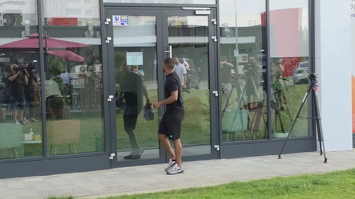 Noul transfer de la FCSB a venit să facă vizita medicală. Imagini cu fotbalistul în care Gigi Becali își pune toate speranțele