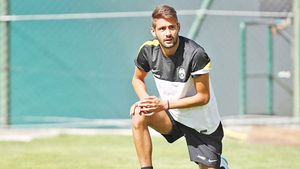 Ce LOVITURĂ‚ dă Dinamo!** ProSport știe numele jucătorului de milioane de euro care vine în 'Ștefan cel Mare'! Are 19 ani și e sub contract cu Juventus