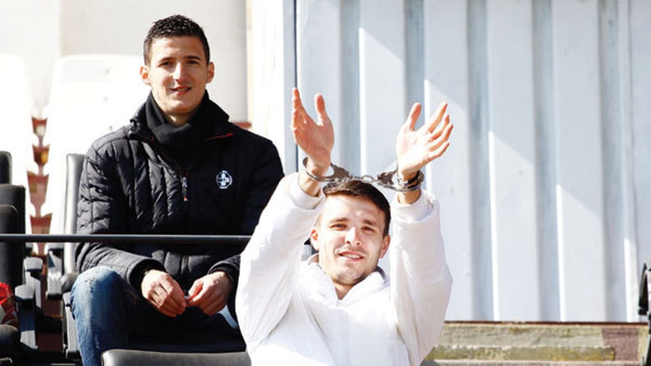 Șiman scoate pistolul în "războiul" cu jucătorii:** "Dacă aud că ciripiți sau că mai comentați o să vă scot în șuturi de aici!"
