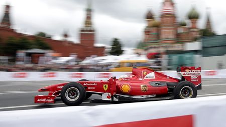 Kobayashi revine în Formula 1 cu ajutorul banilor suporterilor săi