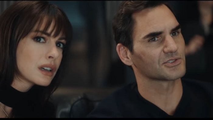Ce l-a făcut pe Roger Federer să își piardă cumpătul! Elvețianul apare într-o ipostază inedită alături de actrița Anne Hathaway | VIDEO