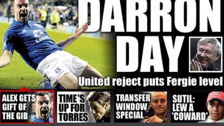 Pe muchie de cuțit!** City pierde la Everton, United trece de Stoke cu două penalty-uri! Rivalele din Manchester sunt la EGALITATE în fruntea Premier League