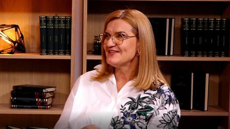 Elisabeta Lipă a dezvăluit cât de greu i-a fost să-și crească fiul: „Îmi spunea să nu plec și începea să plângă” | VIDEO