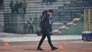 Becali a dat de pământ cu Dică: "Trebuia să câștige campionatul la 15 puncte diferență. Nu știu ce calitate are el". E gata: în ce condiții pleacă antrenorul FCSB