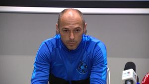 Concluziile lui Bogdan Andone, după o victorie clară în care FCSB a avut două fețe! Antrenorul "roș-albaștrilor" nu mai are răbdare cu transferurile: "Sper să vină mâine!"