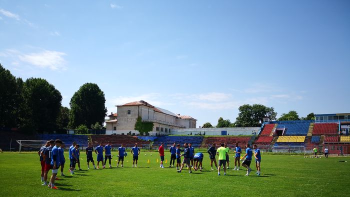 Chindia s-a reunit pentru Liga 1 și a avut 26 de jucători la primul antrenament. Bic și Burlacu, primele noutăți. Moldovan: „Ne vom baza pe nucleul cu care am promovat!"