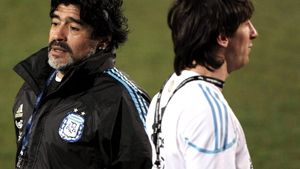 Messi "îl copiază" pe Maradona și la accidentări! VIDEO Cum s-a rupt Diego când juca la BarÃ§a!