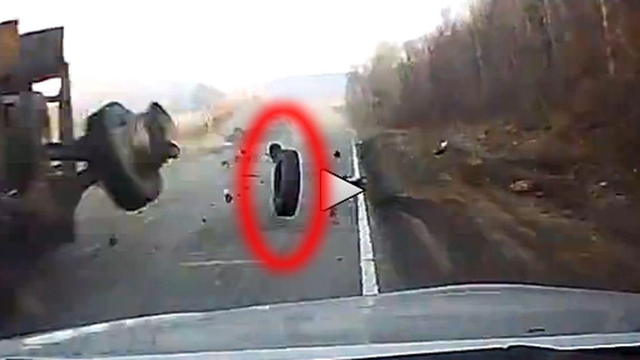VIDEO INCREDIBIL Și-a filmat fără să vrea propriul accident de mașină. VEZI ce s-a întâmplat