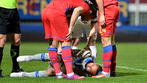 Scandal între  FRF și LPF pe cazul suspendărilor. Arătat cu degetul de "federali", secretarul general al LPF spune că FRF trebuia să-și clarifice regulamentele. Federația sugerează că Petrolul și Astra ar putea pierde la masa verde prima etapă