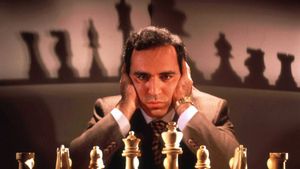 Legendarul Gary Kasparov a cedat primul meci de la revenirea în activitate. Cine l-a învins pe șahistul care a dominat sportul cu tabla de 64 de pătrățele 