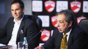 UPDATE Dinamo trebuie să achite către un fost acționar un milion de euro. Negoiță: "Domnul Badea să spună Â«mersiÂ» pentru banii pe care i-a luat până acum"
