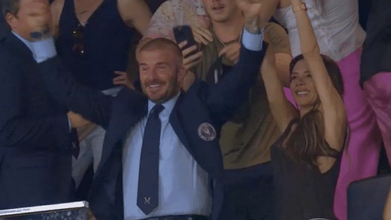 David Beckham și soția lui, Victoria, cum nu au mai fost văzuți până acum! Emoționați până la lacrimi după ce Inter Miami a câștigat primul trofeu din istorie | VIDEO