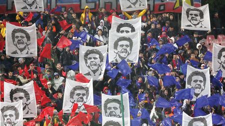 Belodedici: "Dacă fanii nu au voie cu poze cu Lăcătuș, înseamnă că trăim în comunism!"