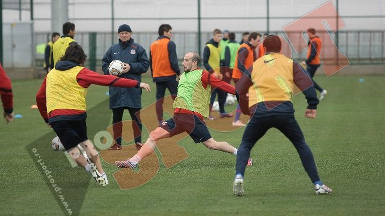 "Ce, nu are acoperiș?"** Cum au aflat steliștii că gazonul de pe Național Arena a fost făcut PRAF de zăpadă