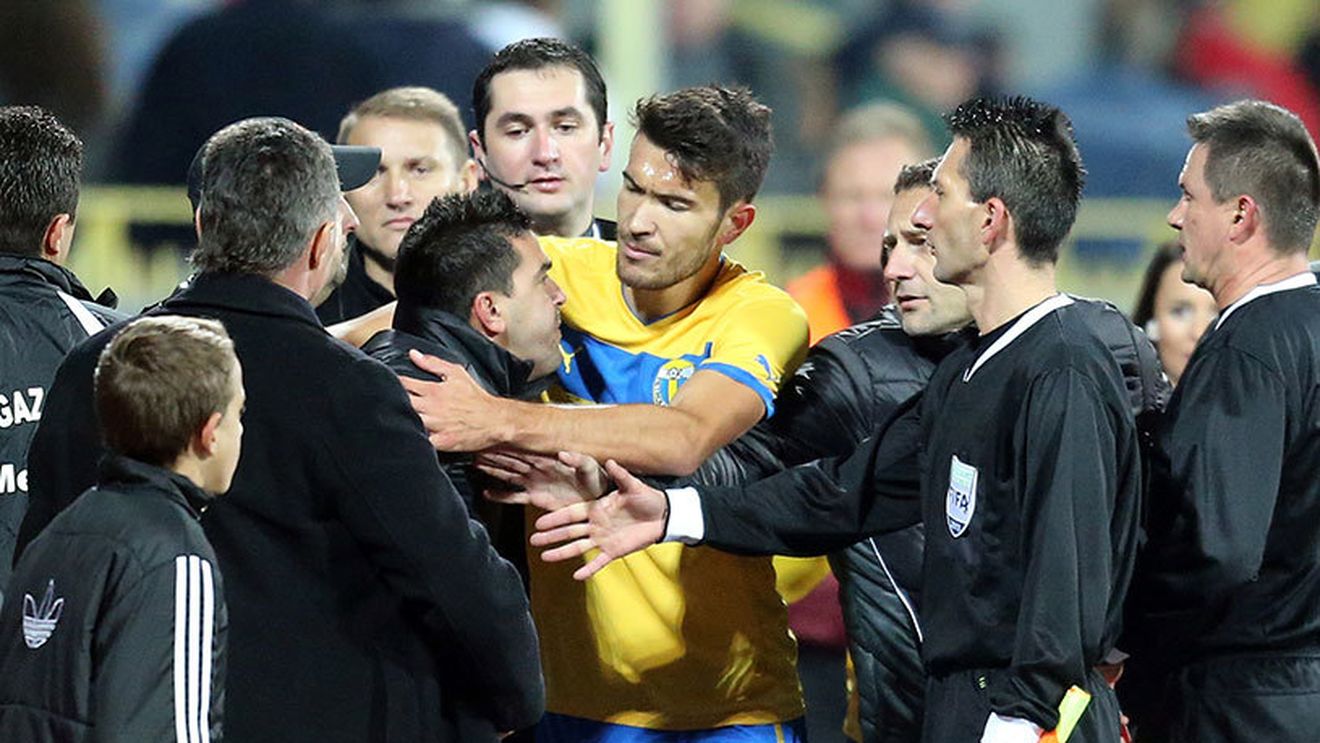 SURPRIZĂ‚ | Un antrenor român de 40 de ani se află pe lista celor mai scumpi tehnicieni transferați vreodată. A costat mai mult decât Unai Emery și Martinez