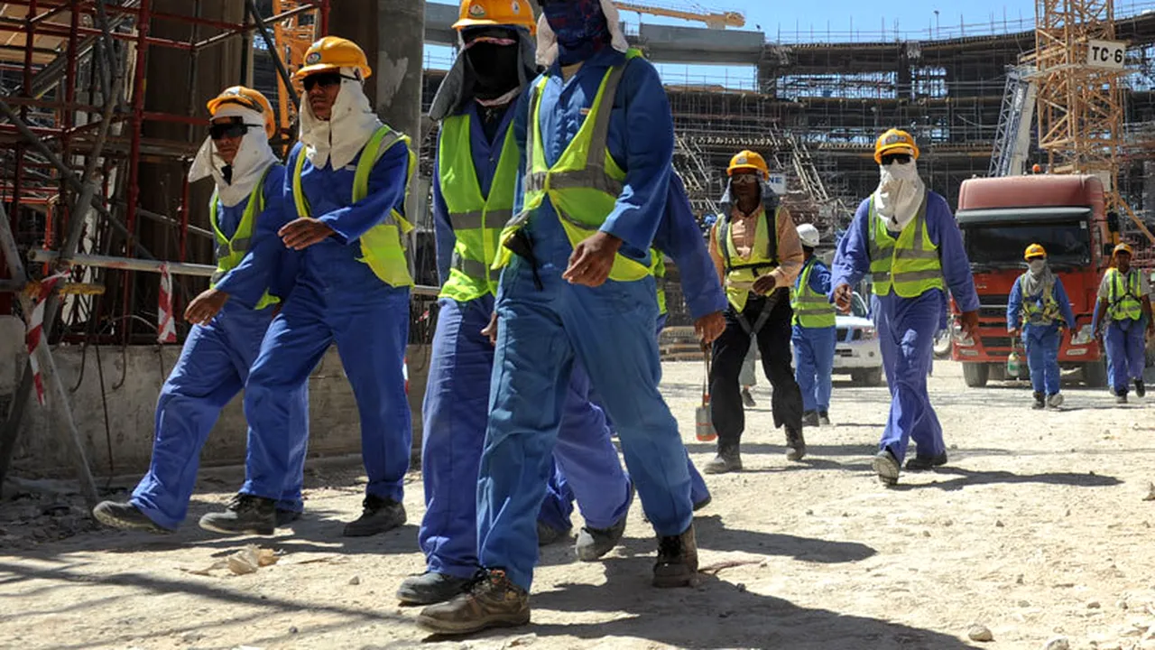 Qatar 2022 riscă să se transforme într-un carnaj. Peste 1.200 de muncitori au murit până acum. Se estimează că vor mai fi încă 4.000 de victime în următorii 8 ani