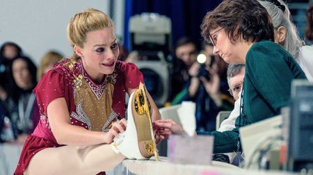 Filmul biografic despre cea mai controversată patinatoare a apărut în cinematografele din România. Povestea campioanei care a plătit un bărbat să-i rupă piciorul rivalei