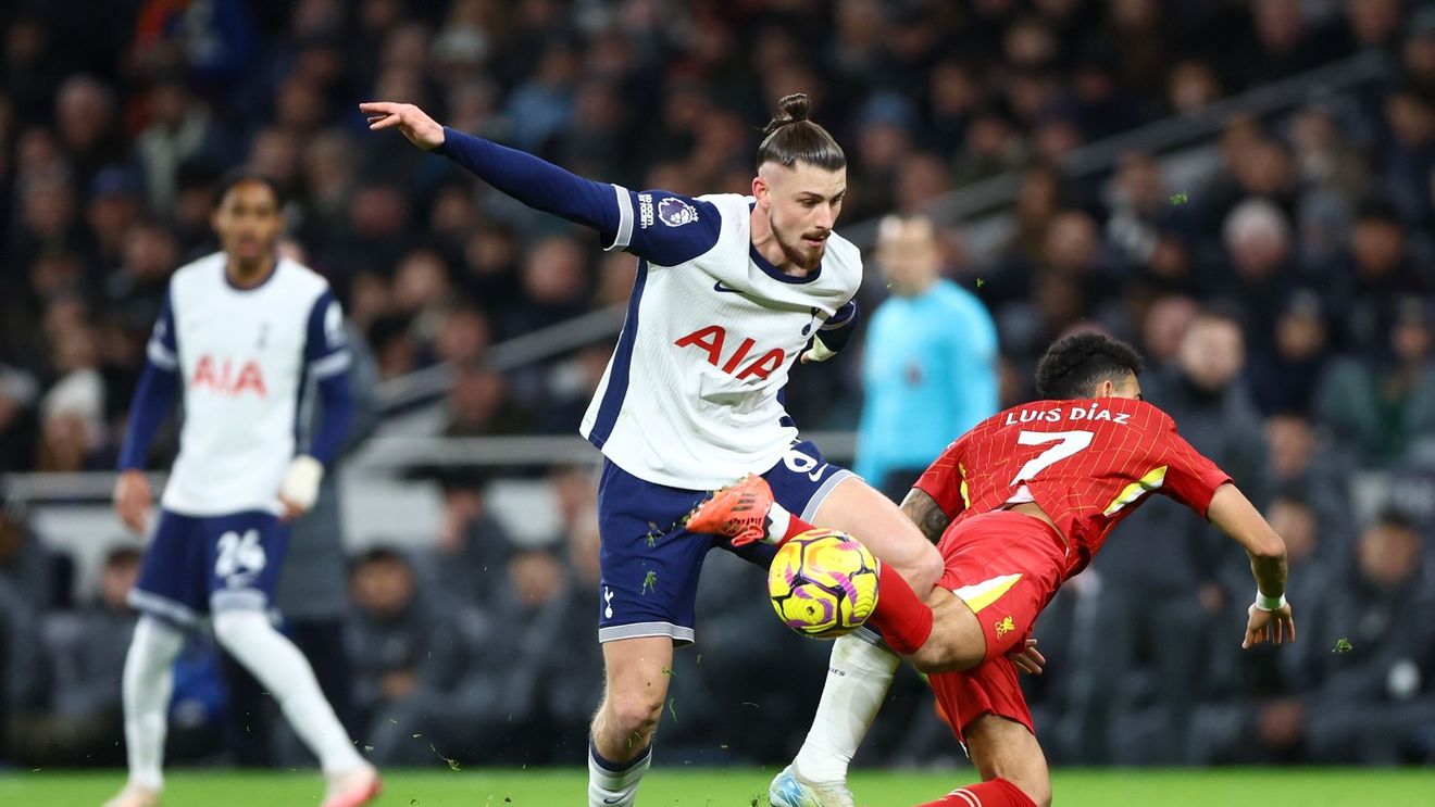Radu Drăgușin, repriză de coșmar în Tottenham - Liverpool! A fost depășit la două goluri și a primit o notă mică