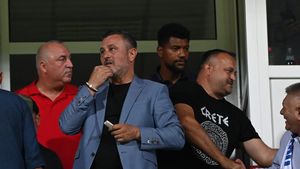 Cristi Munteanu face iureș la adresa arbitrilor după ce Oțelul Galați a pierdut dintr-un penalty la VAR în prelungiri cu Dinamo, scor 0-1. „Nu se analizează la fel cu toate echipele”