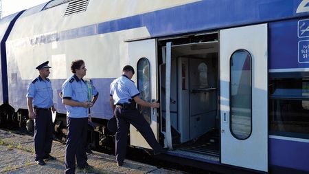 Un mort. Jandarmeria bâjbâie! Ce s-a întâmplat după decesul suporterului de 35 de ani al Petrolului. UPDATE Comunicatul CFR