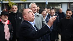 Gigi Nețoiu, candidatură cu fast la Primăria Capitalei! Muzica de petrecere și artiști consacrați au încins atmosfera