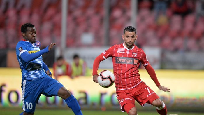 Vedeta din Liga 1 care a ajuns într-o situație ingrată! Antrenorul îl folosește din obligație, patronul a făcut lumină: "A venit o ofertă pentru el de 120.000 plătibilă în 300 de rate"