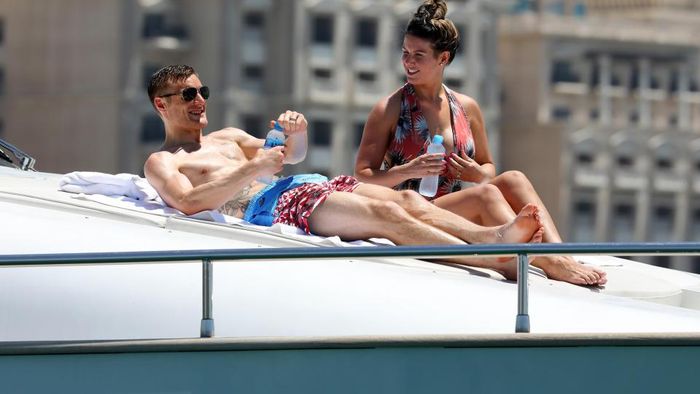 FOTO | Fotbaliști în vacanță. Jamie Vardy, clipe romantice alături de soția sa 
