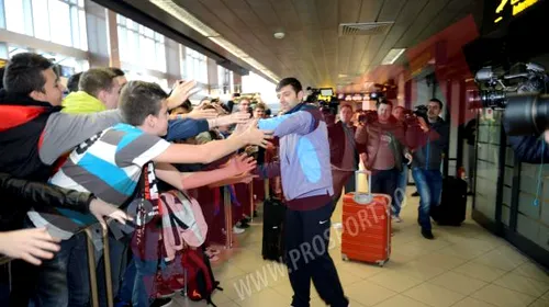 Primiți ca niște adevărați campioni! FOTO Steliștii, așteptați de fani la aeroport. „Ne-am atins limitele!”