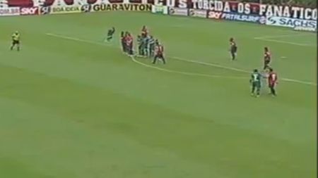 Câți jucători din Liga 1 ar fi bătut așa o lovitură liberă?** VIDEO Brazilienii l-au găsit pe "noul Rogerio Ceni!"** Gol fabulos înscris de portarul lui Guarani