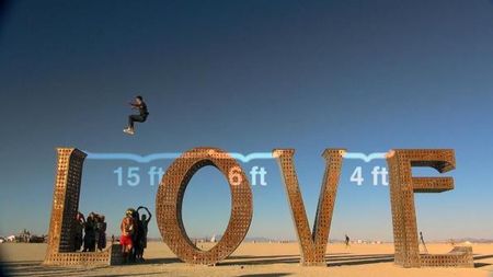 Nebunie curată sau trucaje computerizate? VIDEO** FABULOS Acrobații care îți vor tăia respirația