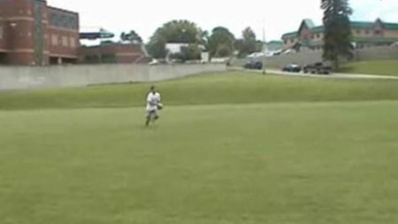 VIDEO** Mai tare ca Ogăraru și Riise! Un englez a bătut recordul mondial la aruncarea de la margine