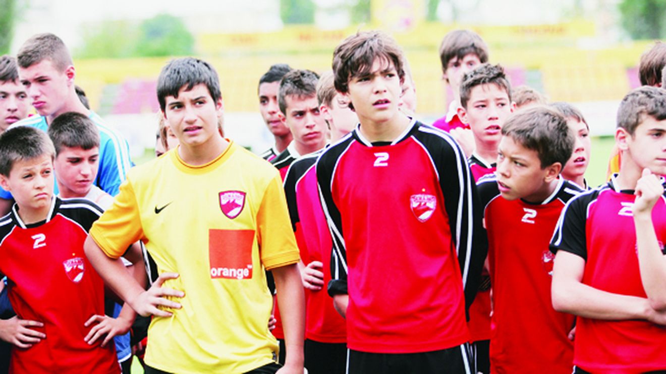 A lăsat Timișoara pentru 'noul Ajax'!** Dinamo face o mutare de senzație: "câinii" au câștigat lupta cu Hagi pentru un junior