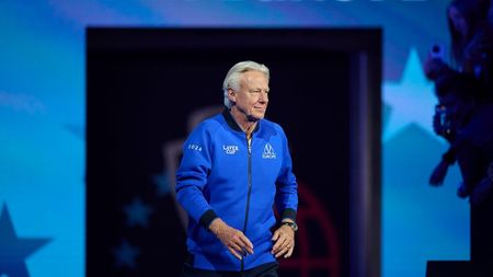 Cum arată la 68 de ani Bjorn Borg, marele duşman al lui Ilie Năstase. Şi-a făcut un selfie alături de cea de-a treia soție