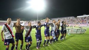 O minge cu semnăturile fotbaliștilor lui Poli a fost vândută cu 7.000 â‚¬!