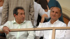 "O să îi dau o trotinetă lui Badea să se ajute de ea ca de arbitri!"**/ "Copos are lucrarea de diplomă în trotinete"