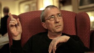 În ce lux trăieşte Valentin Ceauşescu, protectorul şi arhitectul Stelei Bucureşti, câştigătoarea Cupei Campionilor Europeni în 1986