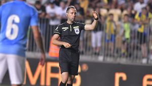 Continuă scandalul după Steaua - Dinamo! Arbitrii au intrat pe teren fără sistemul de comunicare, „câinii" reacționează: „Le-a influențat prestația!" | EXCLUSIV