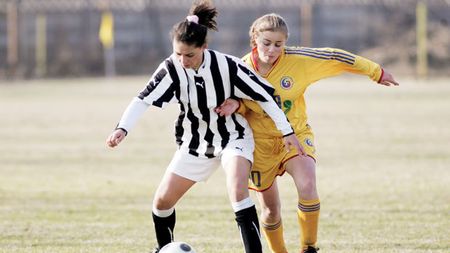 "Cu silicoane ne-ar ieși mai bine stopul pe piept"