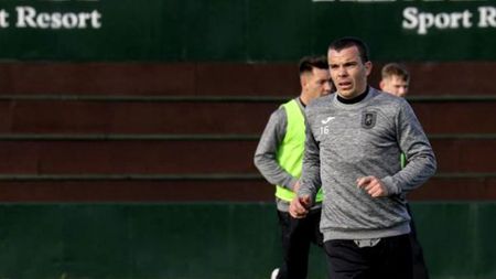 Dan Nistor, idol din Bănie. Fanii s-au înghesuit să prindă un autograf cu noua achiziție a oltenilor. „Sunt un fotbalist destul de bun” |VIDEO&FOTO