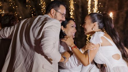 Vlăduța Lupău şi Adi Rus s-au distrat cu Andra şi Cătălin Măruță în noul an, într-o locație de vis din Bran